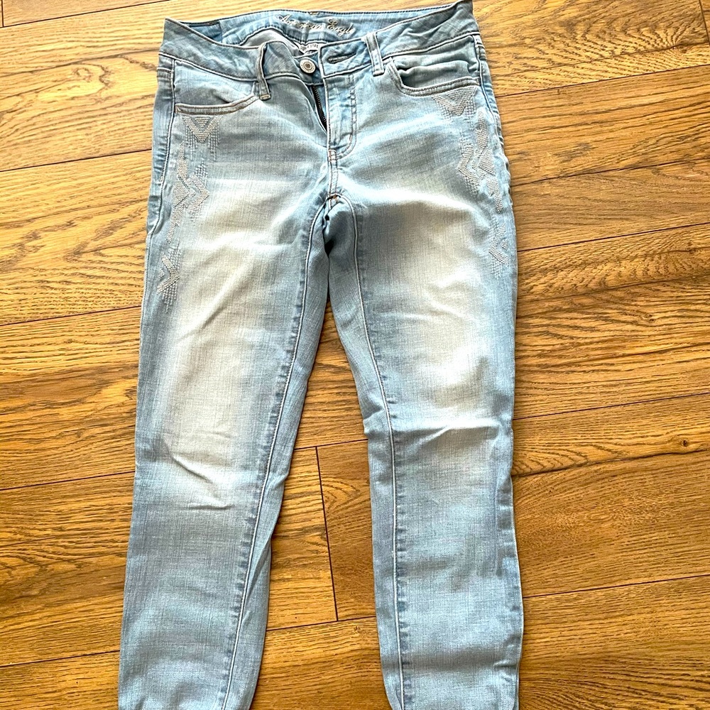American Eagle size 6 jeans with side details.